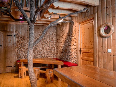 Hébergement 10 personnes - Château dans les branches