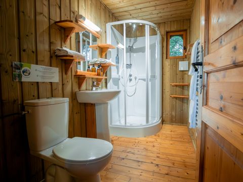 HÉBERGEMENT INSOLITE 10 personnes - Château dans les branches 