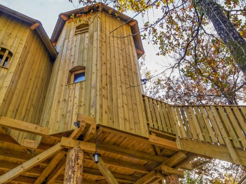 HÉBERGEMENT INSOLITE 10 personnes - Manoir dans les branches