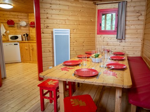 HÉBERGEMENT INSOLITE 10 personnes - Manoir dans les branches