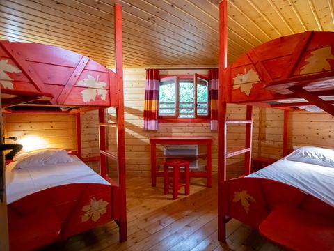 HÉBERGEMENT INSOLITE 10 personnes - Manoir dans les branches