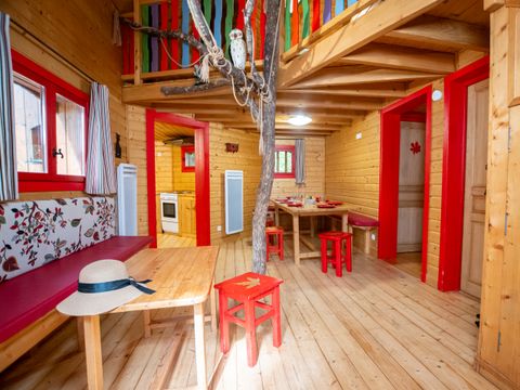 HÉBERGEMENT INSOLITE 10 personnes - Manoir dans les branches