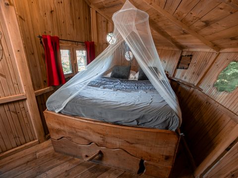 HÉBERGEMENT INSOLITE 2 personnes - Cabane dans les arbres (avec toilettes sèches, sans douche)