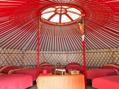 HÉBERGEMENT INSOLITE 7 personnes - Yourte (sans toilette, ni douche)