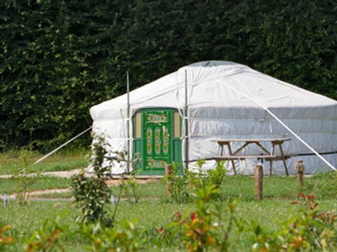 Hébergement 7 personnes - Yourte (sans toilette, ni douche)