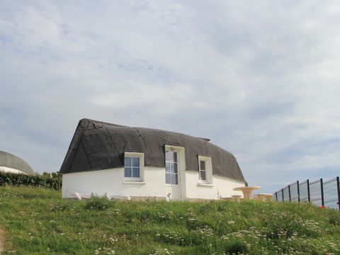HÉBERGEMENT INSOLITE 4 personnes - Quilles en l air 3/4 