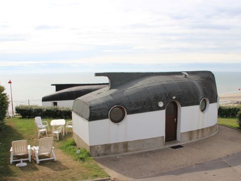 HÉBERGEMENT INSOLITE 4 personnes - Quilles en l air 3/4 