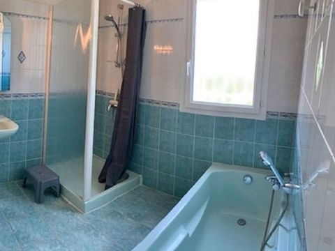 MAISON 6 personnes - 3 chambres avec jardin privatif(annexe du camping Les Floralies)