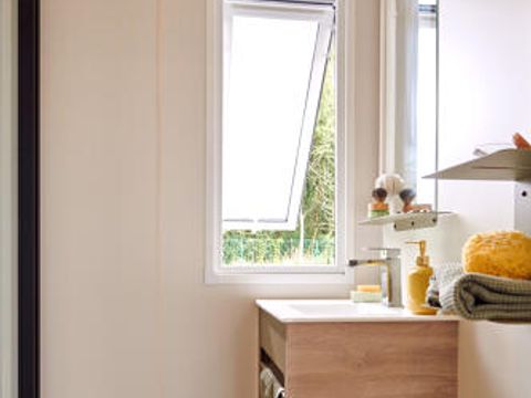 MOBILHOME 4 personnes - Prestige Climatisé avec SPA, 2 Ch, 2 salles d'eau, 2 WC (année 2025)