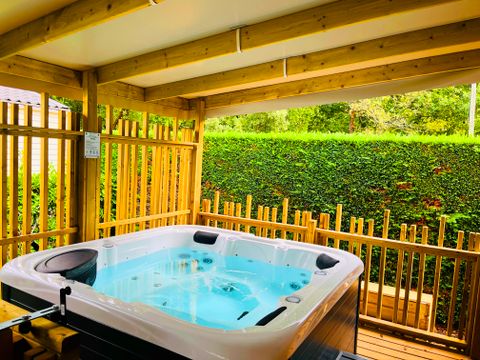 MOBILHOME 4 personnes - Prestige Climatisé avec SPA, 2 Ch, 2 salles d'eau, 2 WC (année 2025)