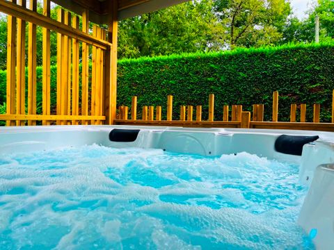 MOBILHOME 6 personnes - Prestige climatisé avec SPA, 3 Ch, 2 Salles d'eau, 2 WC (année 2025)