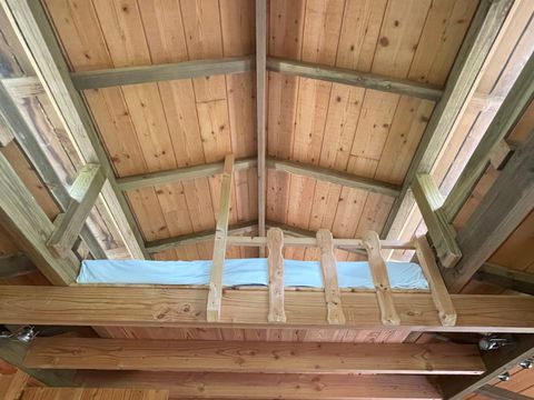 HÉBERGEMENT INSOLITE 6 personnes - Cabane perchée familiale avec jacuzzi dans les bois 1/6 pers