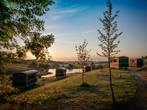 HÉBERGEMENT INSOLITE 5 personnes - Roulotte Gîte 4/5 pers