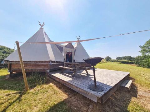 HÉBERGEMENT INSOLITE 7 personnes - Tipi Lodge 6/7 pers