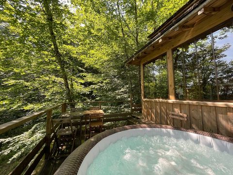 HÉBERGEMENT INSOLITE 6 personnes - Cabane et jacuzzi privatif 1/6 pers