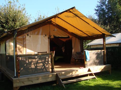 Tente en toile et en bois 4 personnes - VICTORIA (sans sanitaires)