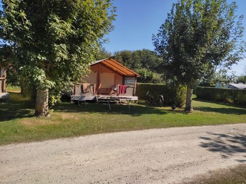 Tente en toile et en bois 4 personnes - VICTORIA (sans sanitaires)