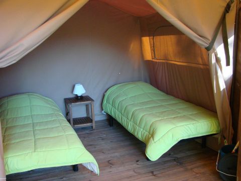 Tente en toile et en bois 4 personnes - VICTORIA (sans sanitaires)