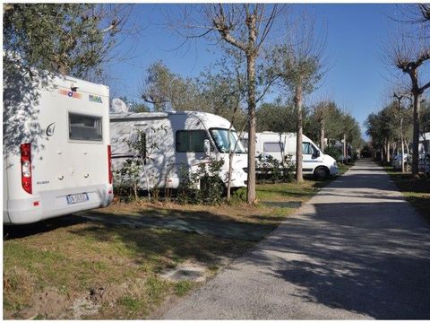 Emplacement - STANDARD : Caravane + voiture + Electricité 3A