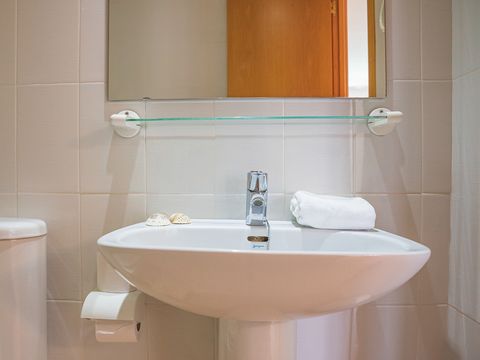 APPARTEMENT 4 personnes - A1 - 2/4