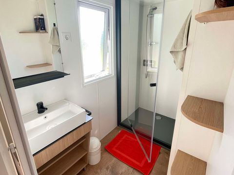 MOBILHOME 4 personnes - PREMIUM - 2 chambres - TV - avec terrasse couverte - lave vaisselle 1/4 pers