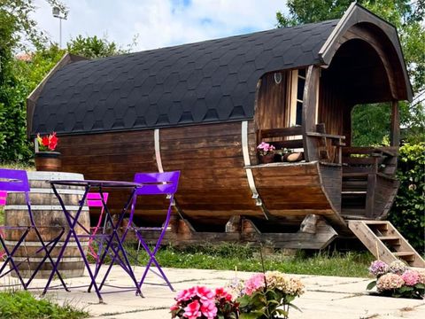 HÉBERGEMENT INSOLITE 2 personnes - Chambre Tonneau BARREL - 1 chambre (sans sanitaires) HÉBERGEMENT INSOLITE 2 personnes - Chambre Tonneau BARREL - 1 chambre (sans sanitaires)