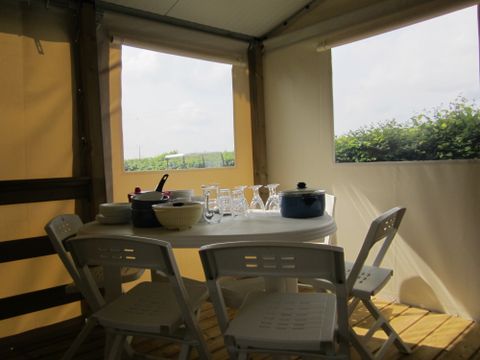BUNGALOW 5 personnes - Cottage toilé 21 m² / 2 chambres - terrasse couverte (sans sanitaires privatifs)
