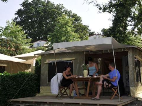 BUNGALOW TOILÉ 5 personnes - (sans sanitaire)