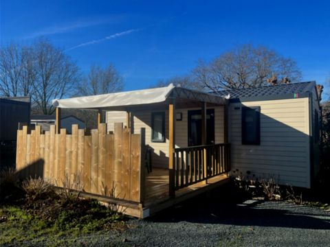 Mobilhome 5 personnes - MH2 EVASION VENEZIA - se trouve à l’entrée du camping et est proche du snacking et de la scène des animations. Il y a donc le bruit des animations jusqu’à 23h maximum. Le calme total est demandé par la suite.