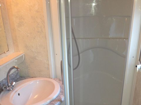 MOBILHOME 4 personnes - Iris 24m2 - arrivée samedi,