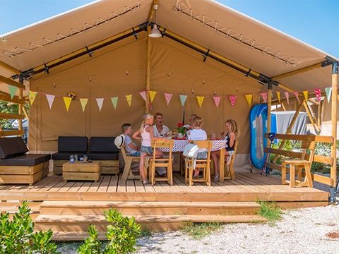 Tente en toile et en bois 6 personnes - Tente Safari | 3 Ch. | 6 Pers. | 1 SDB | Clim.