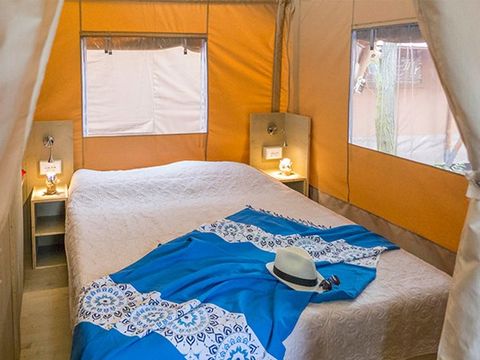 Tente en toile et en bois 6 personnes - Tente Safari | 3 Ch. | 6 Pers. | 1 SDB | Clim.