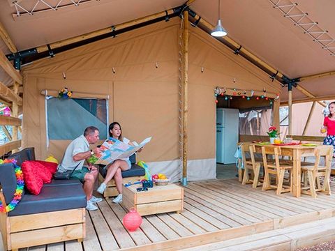 Tente en toile et en bois 6 personnes - Tente Safari | 3 Ch. | 6 Pers. | 1 SDB | Clim.