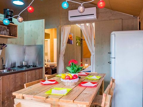Tente en toile et en bois 6 personnes - Tente Safari | 3 Ch. | 6 Pers. | 1 SDB | Clim.