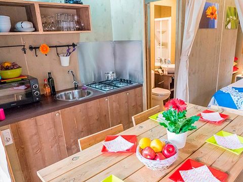 Tente en toile et en bois 6 personnes - Tente Safari | 3 Ch. | 6 Pers. | 1 SDB | Clim.