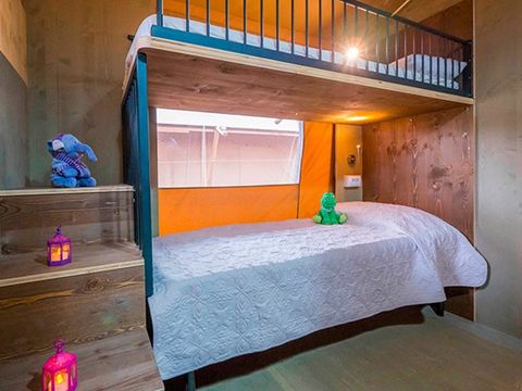 Tente en toile et en bois 6 personnes - Tente Safari | 3 Ch. | 6 Pers. | 1 SDB | Clim.