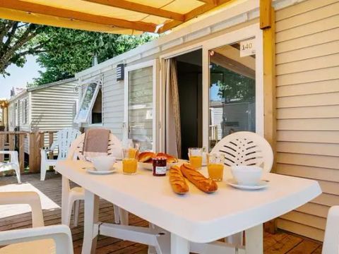 Mobilhome 4 personnes - Comfort | 2 Ch. | 4 Pers. | Terrasse surélevée | 2 SDB | Clim. | TV