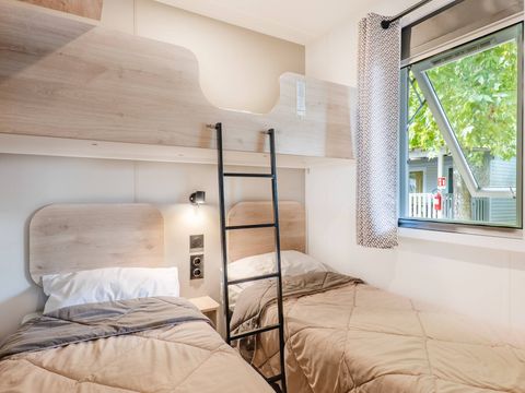 MOBILHOME 4 personnes - Premium | 2 Ch. | 4 Pers. | Terrasse surélevée | Clim.
