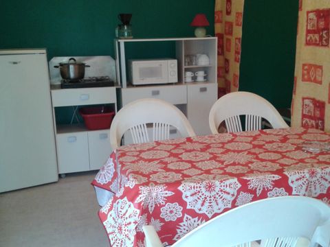 Bungalow toilé 4 personnes - B 15 - 2 chambres - Sans santaires