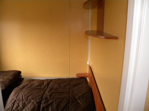 Mobilhome 3 personnes - H 27 - 2 chambres - Terrasse couverte