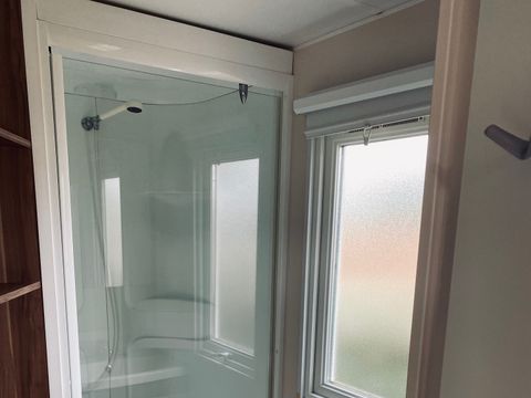 Mobilhome 4 personnes - H14 - 2 chambres - CLIM terrasse intégree