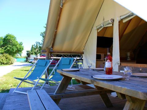 Tente en toile et en bois 4 personnes - ECOLODGE CONFORT sans sanitaires 20 m²