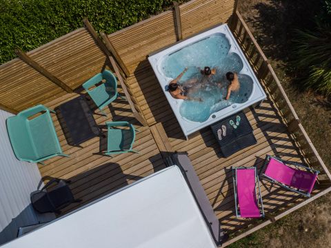 MOBILHOME 6 personnes - Côté Jardin 4 Pièces 6 Personnes + Jacuzzi + TV