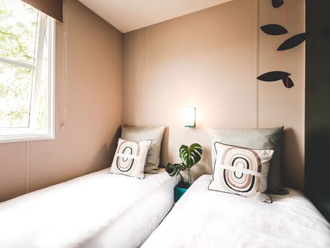 MOBILHOME 4 personnes - Côté Jardin Jacuzzi privé - 2 chambres