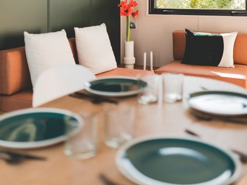 MOBILHOME 6 personnes - Côté Jardin Jacuzzi privé - 3 chambres