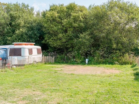 Emplacement - Forfait Confort (1 tente, caravane ou camping-car / 1 voiture / électricité 16A)