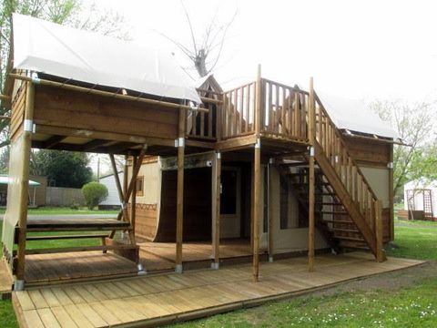 Tente en toile et en bois 6 personnes - Tente LE NID 46 m² - 3 chambres - Sanitaires + Cuisine