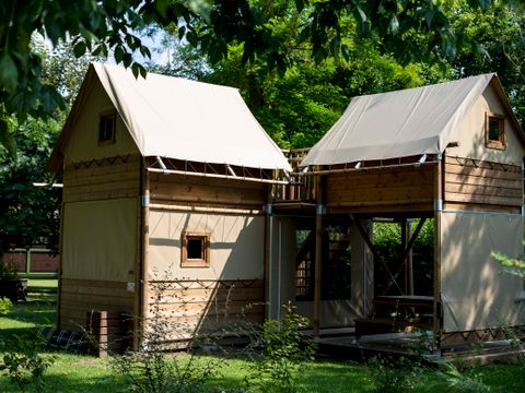 Tente en toile et en bois 6 personnes - Tente LE NID 46 m² - 3 chambres - Sanitaires + Cuisine