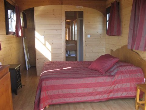 HÉBERGEMENT INSOLITE 4 personnes - ROULOTTE HOTELIERE (sans cuisine) - 18 m²