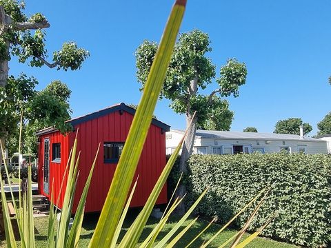 HÉBERGEMENT INSOLITE 2 personnes - CABANE IO